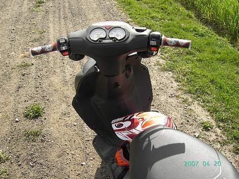 Keeway FocusNeon-scooter - med den nye tk-udstødning og støddæmper od meget mere:P  billede 9