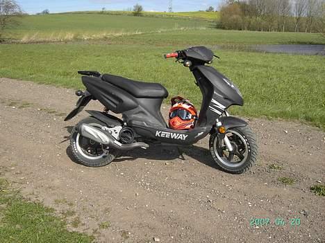 Keeway FocusNeon-scooter - med den nye tk-udstødning og støddæmper od meget mere:P  billede 10