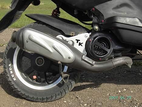 Keeway FocusNeon-scooter - med den nye tk-udstødning og støddæmper od meget mere:P  billede 11