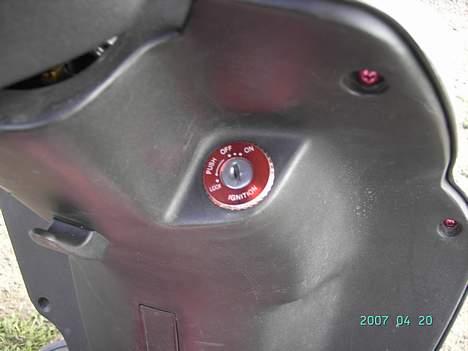 Keeway FocusNeon-scooter - med den nye tk-udstødning og støddæmper od meget mere:P  billede 13