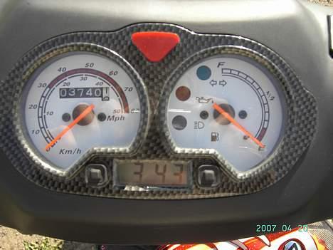 Keeway FocusNeon-scooter - uhh 3740km den køre jo bare der ud af :)  med den nye tk-udstødning og støddæmper od meget mere:P  billede 14