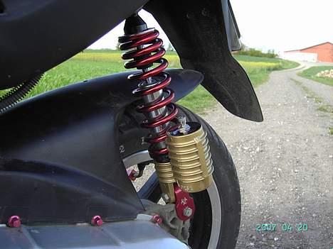 Keeway FocusNeon-scooter - med den nye tk-udstødning og støddæmper od meget mere:P  billede 15