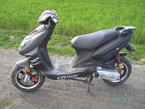 Keeway FocusNeon-scooter - med den nye tk-udstødning og støddæmper od meget mere:P  billede 18