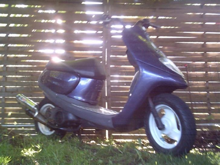 Yamaha Jog space (BYTTET) - Som den står nu , mangler bartstyr & så skal de grå skjolde males . billede 1