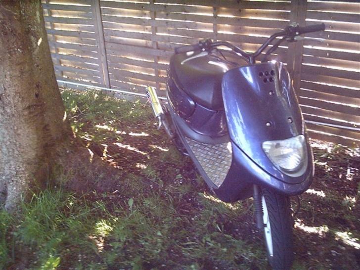 Yamaha Jog space (BYTTET) - Som den står nu , mangler bartstyr & så skal de grå skjolde males . billede 4