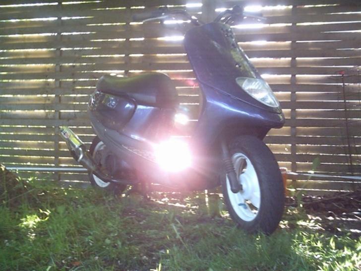 Yamaha Jog space (BYTTET) - Som den står nu , mangler bartstyr & så skal de grå skjolde males . billede 5