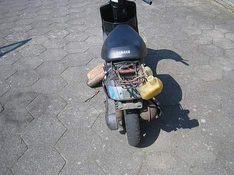 Yamaha jog fs..  SOLGT!!  - dunken som kan ses her. . er taget a. . den sad der kun midlertidigt. . da der var problemmer med varcum pumpen.. billede 4