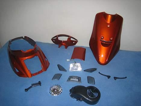 Yamaha jog fs..  SOLGT!!  - her er så alle mine nye dele. . men der kommer meget mere endnu.. og regner også med et anlæg på et tidspunkt.. billede 6