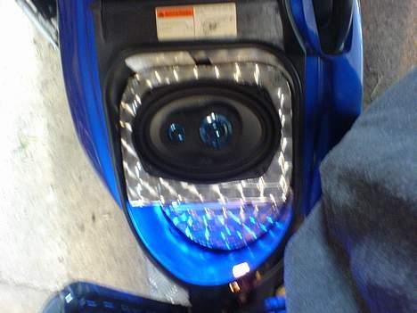 Suzuki Katana Ac - Xenon - Anlæg :D der skal et nyt neon rør til i den ene side, den ene er stået af - SOLGT :( billede 4