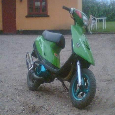 Yamaha jog as taget af panerne billede 1