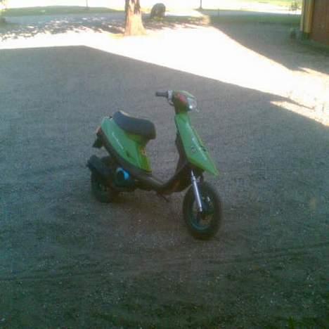 Yamaha jog as taget af panerne billede 3