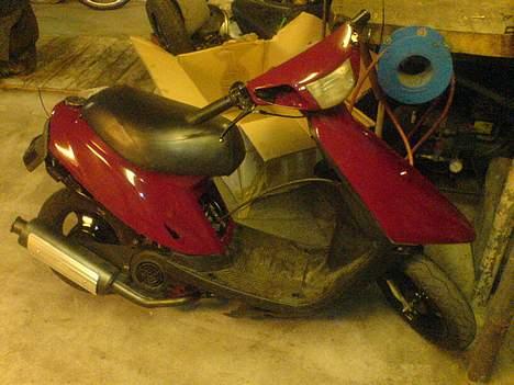 Yamaha jog ( solgt) - som den står den står nu med jog moter og nye skjolde ...  billede 2