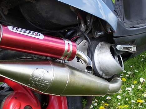 PGO Hot 50 - SOLGT - hehe,, havde lige gjord den ren 2 dage før.. Men en fedter i græsset skal nok få det til at ligne lort igen.. billede 18