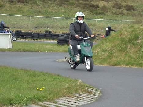 Yamaha jog lc TILSALG 9000 - er ude og trille stille og roligt billede 3