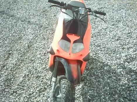 Aprilia Rally SOLGT - Forfra billede 1