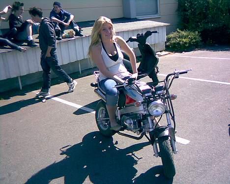 Skyteam PBR 125cc Brændt  ;( - Kvinde på Pbr ? :D  Med 50cc Motor billede 3