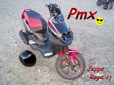 PGO PMX sport 07 - Christian S fra min venneliste der viser sine talenter ;) Fjernet bagblinklys & støttefod. Tonet forlygte og hjelm + øjenskygge. Også lige det fede skrivt :D billede 9