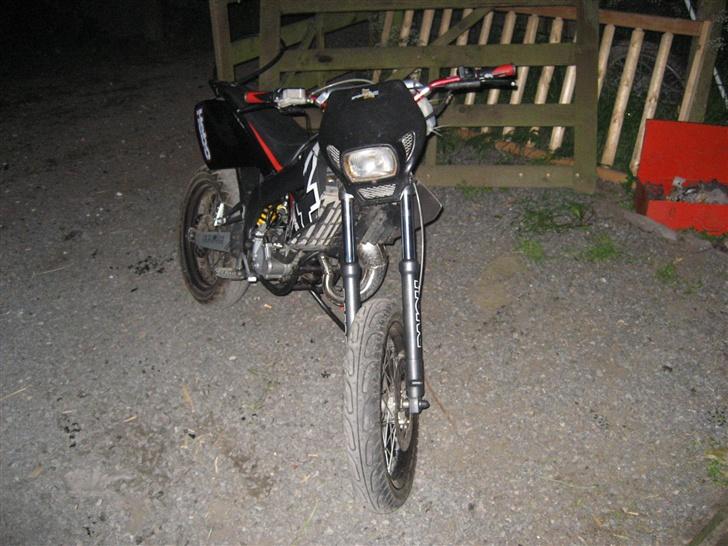 Derbi Senda Xtreme 50 SM SOLGT - Som den ser ud lige pt. kommer nyt skjoldsæt på. billede 1