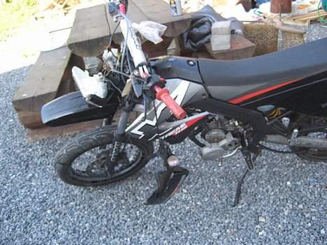 Derbi Senda Xtreme 50 SM SOLGT - Lige efter jeg var kørt galt så den sårn ud. billede 2