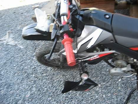 Derbi Senda Xtreme 50 SM SOLGT - Lige efter jeg var kørt galt så den sårn ud. billede 8