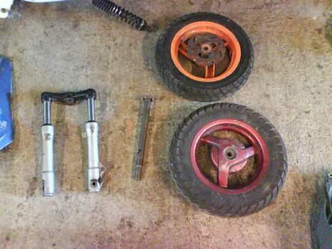 Yamaha Jog S6R byttet til dildo - Sonic fælge og forgaffel den skal lige svejse sammen . . billede 10