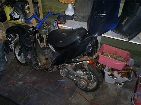 Yamaha Jog LC Ombygning Solgt! - Sådan så hun ud da jeg fik den :) Ret klam hehe billede 3