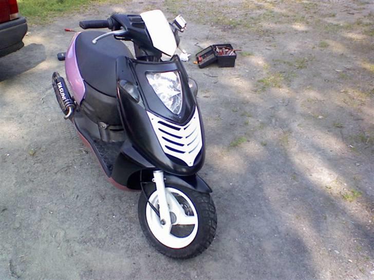 Aprilia sonic [SOLGT] - lige malet fronten, nu mangler jeg bare bagdelen  billede 1