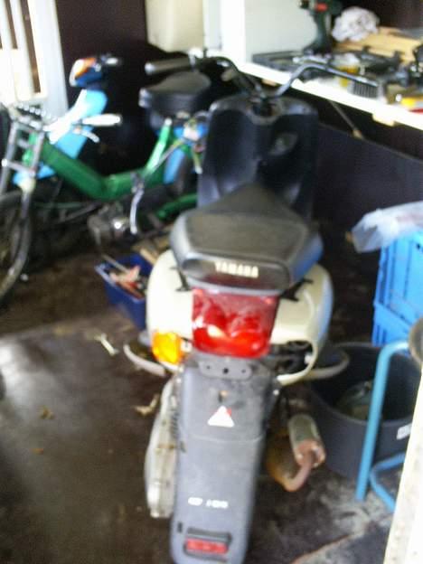 Yamaha Neos-før/efter- SMIDT UD - FØR !! min gamle puch i baggrunden :D billede 2