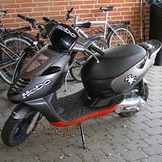 Aprilia Sonic ~$BlAcK aNd WiThE$~