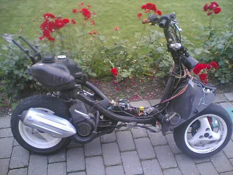 Peugeot Speedfight 2 (SOLGT) - Det er min scooter da min skjolde var til lakering :P billede 6