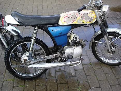 Yamaha 4g DX  solgt - læg mærke til udstødningen,  kommer snart gruppe billede af dem alle! billede 10