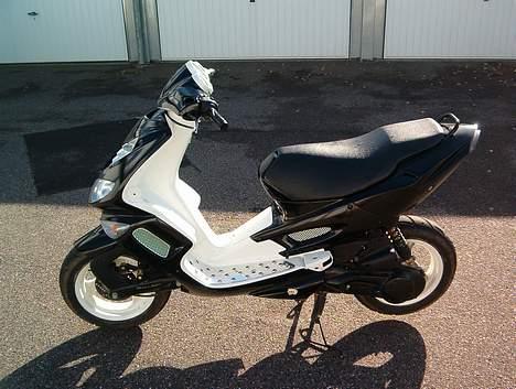 Peugeot Speedfight 2 AC  (SOLGT) - sædet er betrukket med sort nappa billede 2