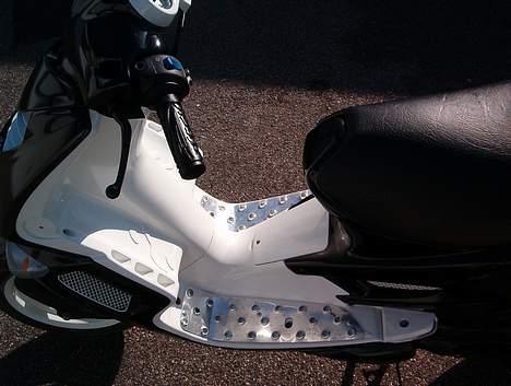 Peugeot Speedfight 2 AC  (SOLGT) - mine alufussgepladen og min sorte flash billede 6