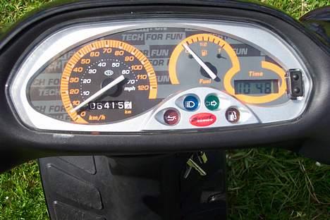 Piaggio Typhoon *SOLGT* - Havde kørt 6290km da jeg hentede den ..Havde aldrig været skildt ad ..end ikke vario skjoldet havde været æilet af den  billede 3