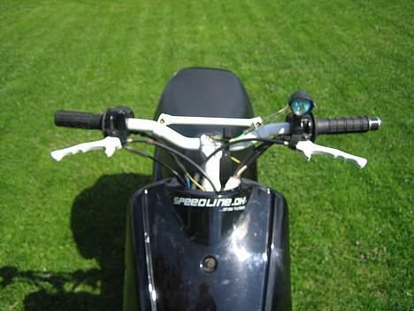 Yamaha Jog  - Hvidt bartsyr! speedline klistermærke! billede 9