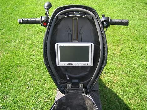 Yamaha Jog  - Skærm under sædet ! (ikke sat til :s) billede 10