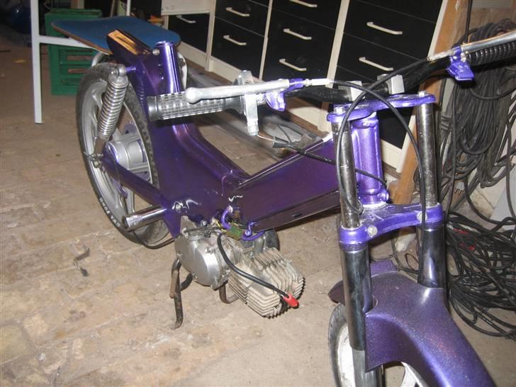 Puch Maxi S - Solgt - forfra mangler at sætte en forlygte på billede 3