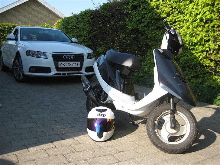 Yamaha JOG@^> CUSTOM//65% - GAMMEL BILLEDE - Står med Nardo nu og det nye Polini sponge.  billede 1