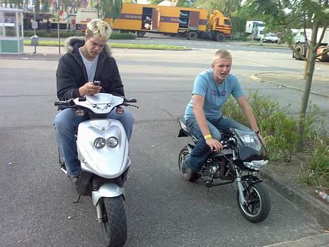 PGO Hot 50 solgt - lars på min scooter og kennteh på djån d´s billede 14