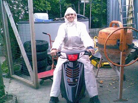 Yamaha Jog R Solgt - Han gør kvinderne fugtige i måtten når han laver fedter på joggen billede 2