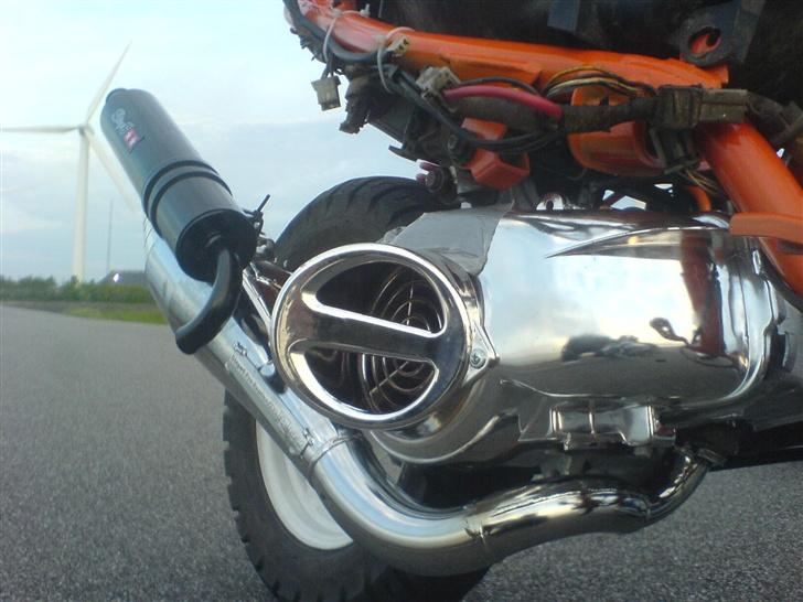 Yamaha Jog - Lige solgt den til en ven , men udstødningen har kun kørt 20 km og er TIL SALG byd på den. billede 2