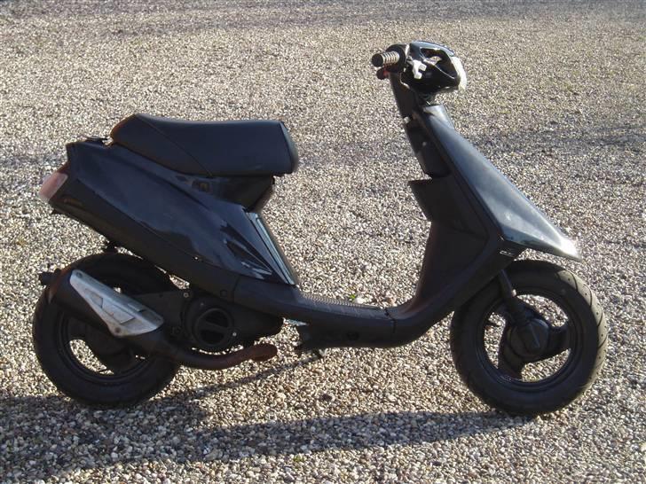 Yamaha jog solgt   - ja så mangler vi bare ny potte og mallet fælge og underskjold :)  billede 1