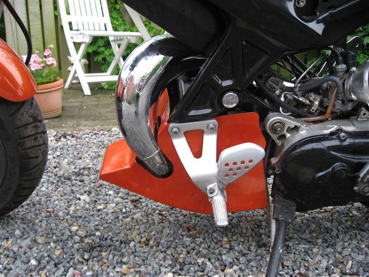 Suzuki Street Magic SOLGT - ploven hvor røret kommer ud fra, som det dog skinner :D + fodhvilere billede 6