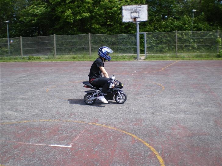 MiniBike pocketbike [SOLGT]   - dagen jeg fik den :D billede 2