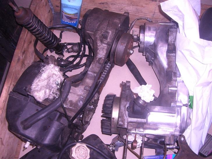Piaggio Zip air cooled gl. - Den standarte til venstre og den tunede til højre( ikke skilt ad endnu). billede 6