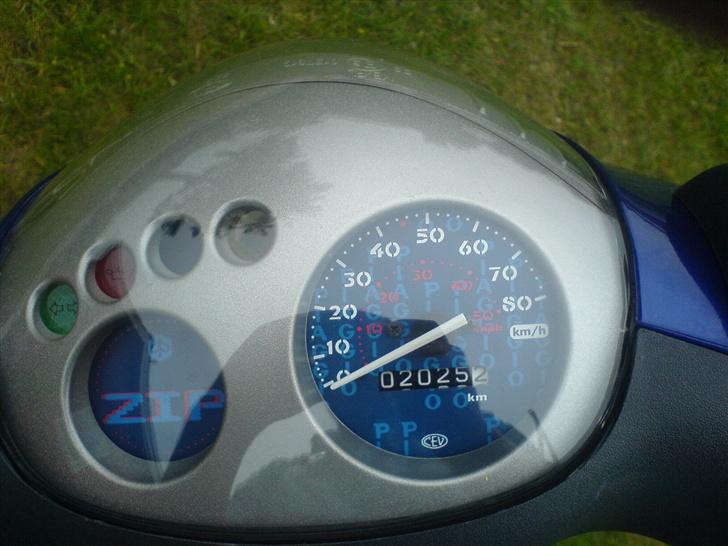 Piaggio New Zip *SOLGT* 5500 kr - Tjek antal Km :) billede 3