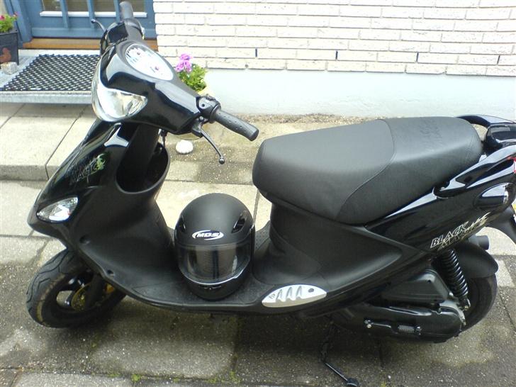 PGO Black Magic billede 1