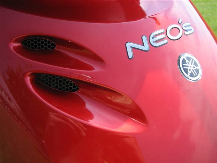 Yamaha Neos - Fronten med gitter i hullerne billede 1