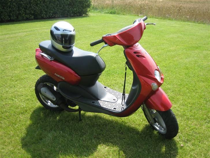 Yamaha Neos - Scooteren og Hjelmen  billede 2