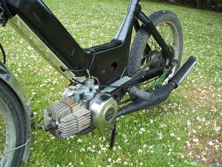 Puch Maxi >|>Lille projekt<|<  - Den dejlige motor og ny malet udst :P billede 12